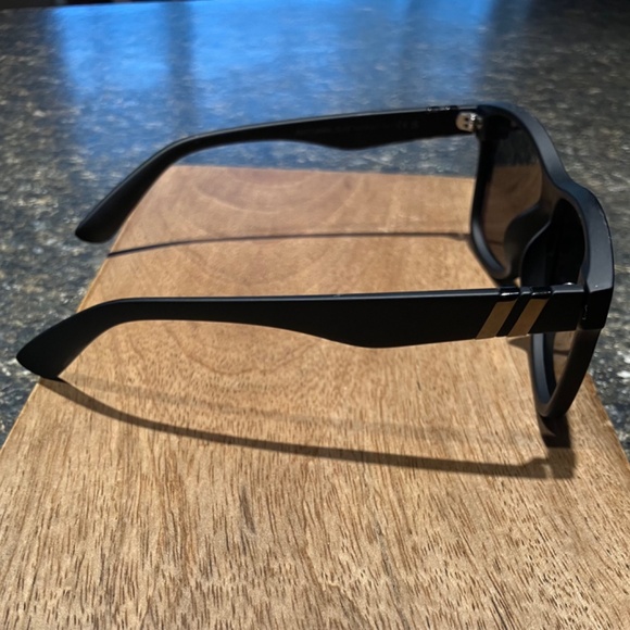 Blenders Millenia nocturnal Q black smoke polarized sun glasses - Picture 6 of 9